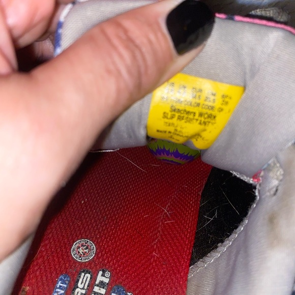 Skechers - Picture 9 of 16